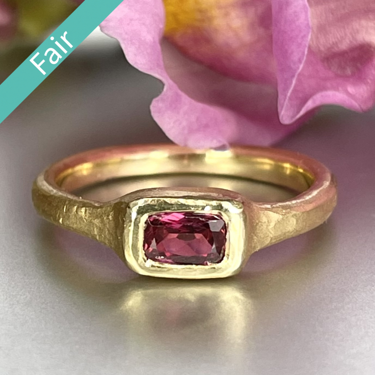 Ring aus fairmined Gold und Rubin 