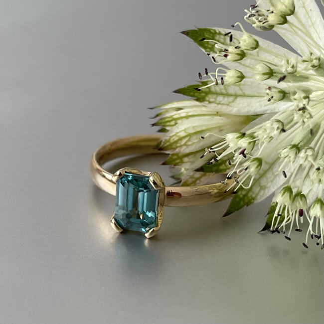 Ring "Marlies“ - Fairgold - Zikon Bild 1 eckiger blauer stein