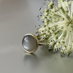 ring Mondstein grau
