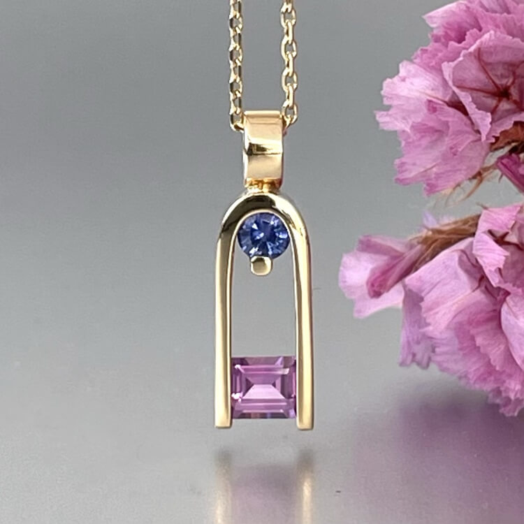 Anhänger "Adele" - Gold & Saphir Saphgiranhänger mit zwei Steinen