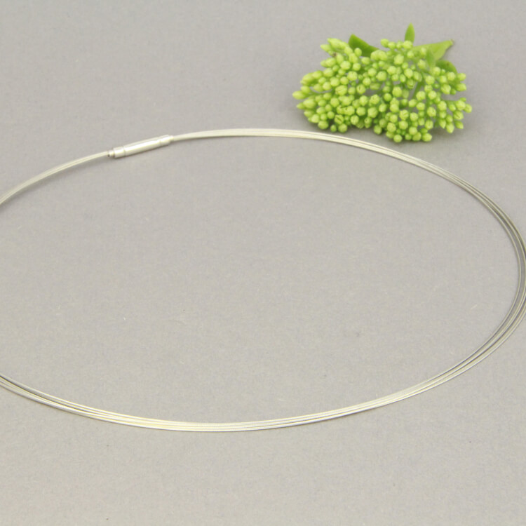 Collier "Alexandra" aus 750 Weißgold anschmiegsames Collier aus weissgold wie ein Reif geformt aber sehr weich und flexibel