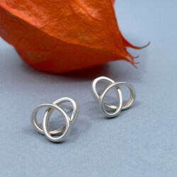 Ohrstecker "Allie" aus 925 Silber Bild 1 Geschwungene Ohrstecker aus 925 Silber