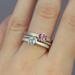 Ringset Schmuckset Ringe aus SIlber mit rosa und blauen Stein