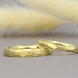 Antragsringe und Eheringe vom Goldschmied Potsdam - individualisierte Ringe grob oder fein geschmiedet