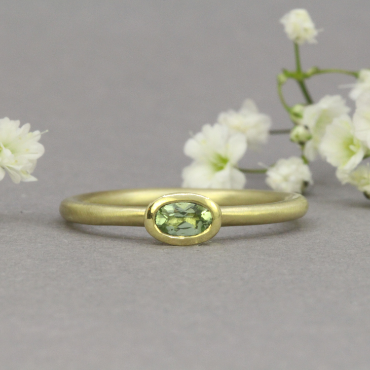 Ring "Mini" - 585 Gelbgold mit Turmalin hellgrün