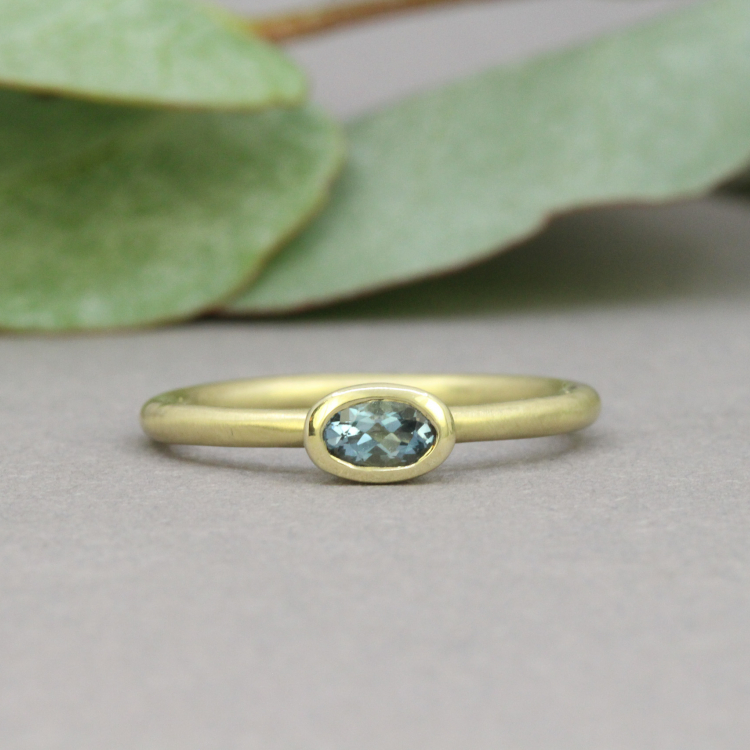 Ring "Mini" - 333 Gelbgold mit Aquamarin blau