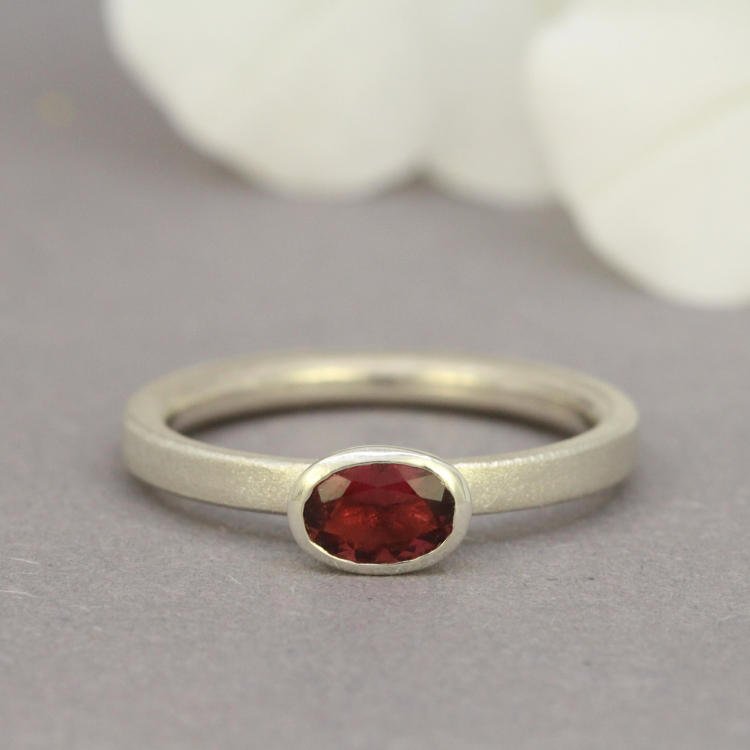 Ring "Maxi" - 925 Silber mit Granat Rot
