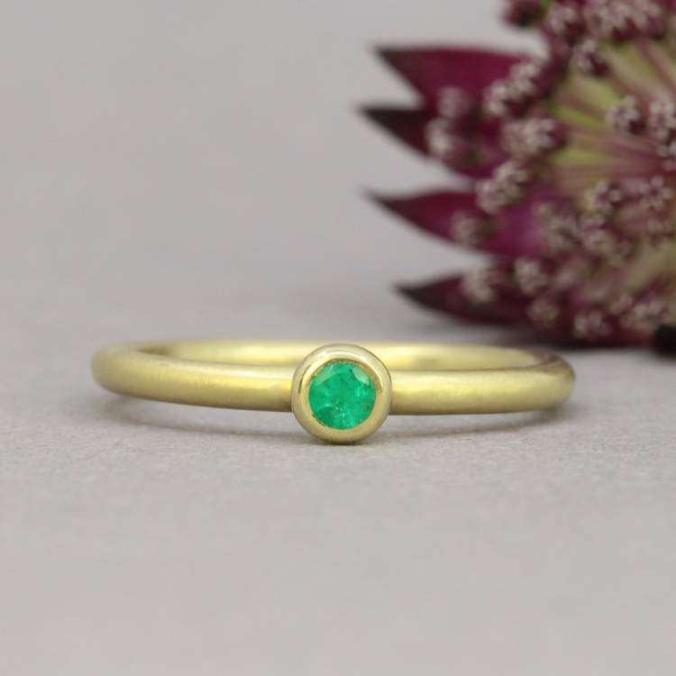 Verlobungsring "Isabell" - mit Smaragd aus 585 Gelbgold