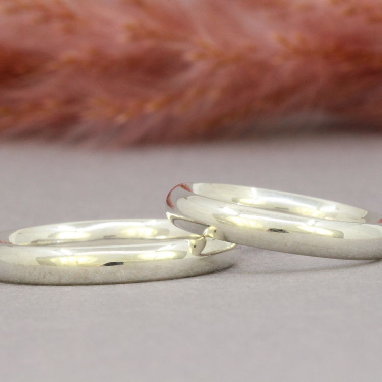 Zwei Trauringe "John und Yoko" gewölbt aus 925 Silber